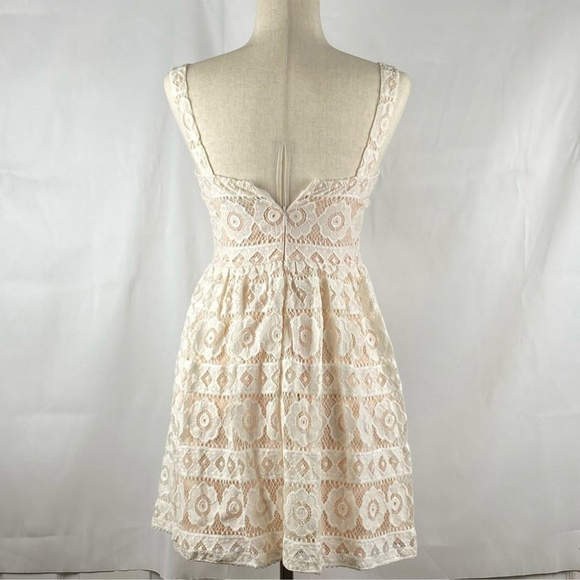 LULU'S Off White Lace Dress Size Small - Picture 3 of 8